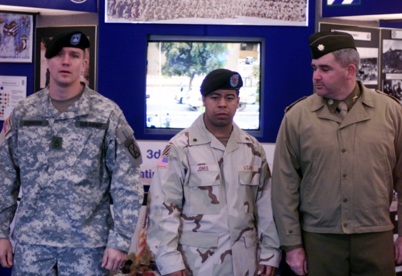 Файл:ACU-BDU-WWII uniform.jpg