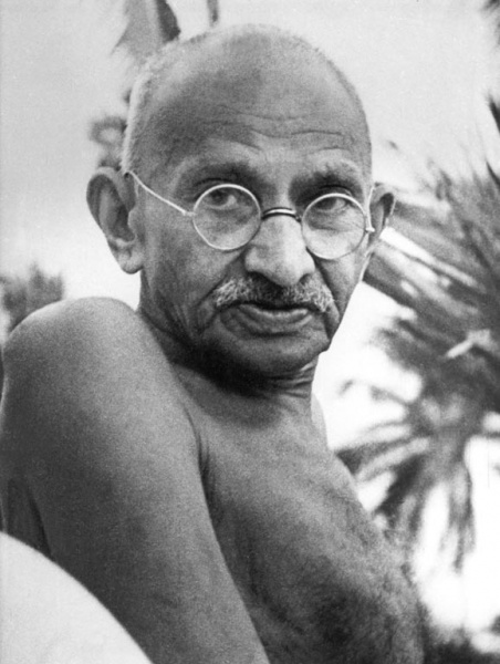 Файл:Gandhi Juhu May1944.jpg